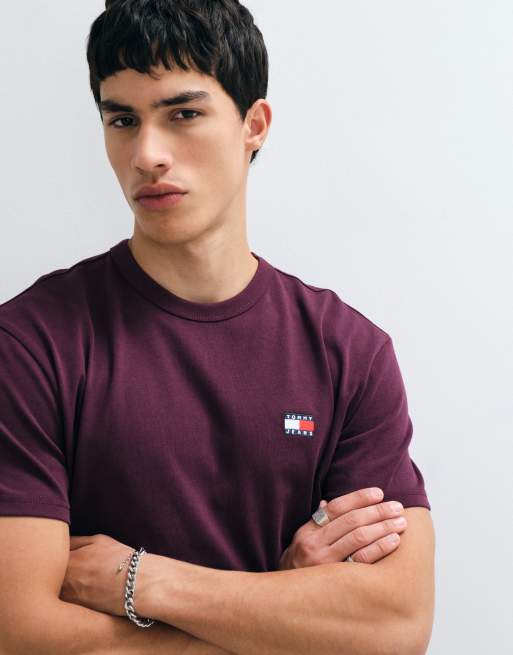 Tommy Jeans badge logo T-shirt in burgundy, 3 of 5