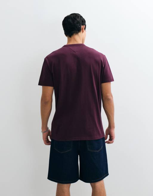 Tommy Jeans badge logo T-shirt in burgundy, 4 of 5