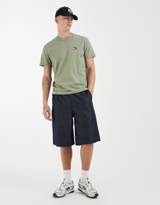 Tommy Jeans badge logo t-shirt in khaki, 2 of 5