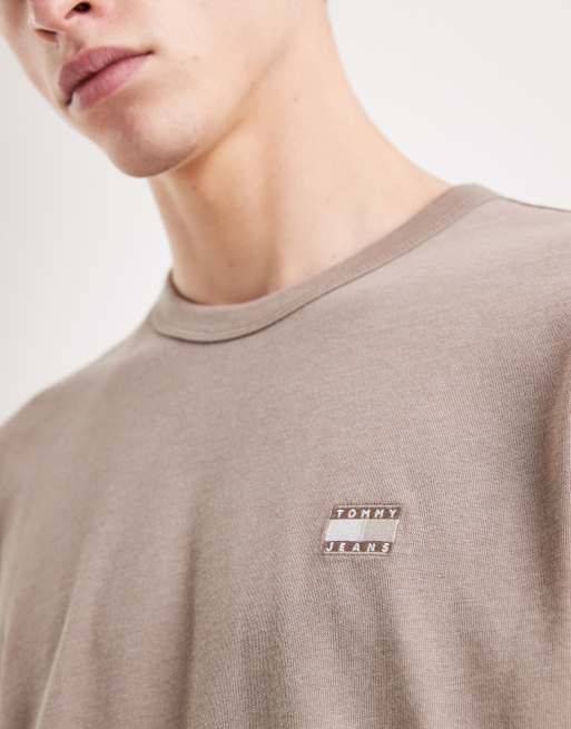 Tommy Jeans badge logo t-shirt in stone, 5 of 5