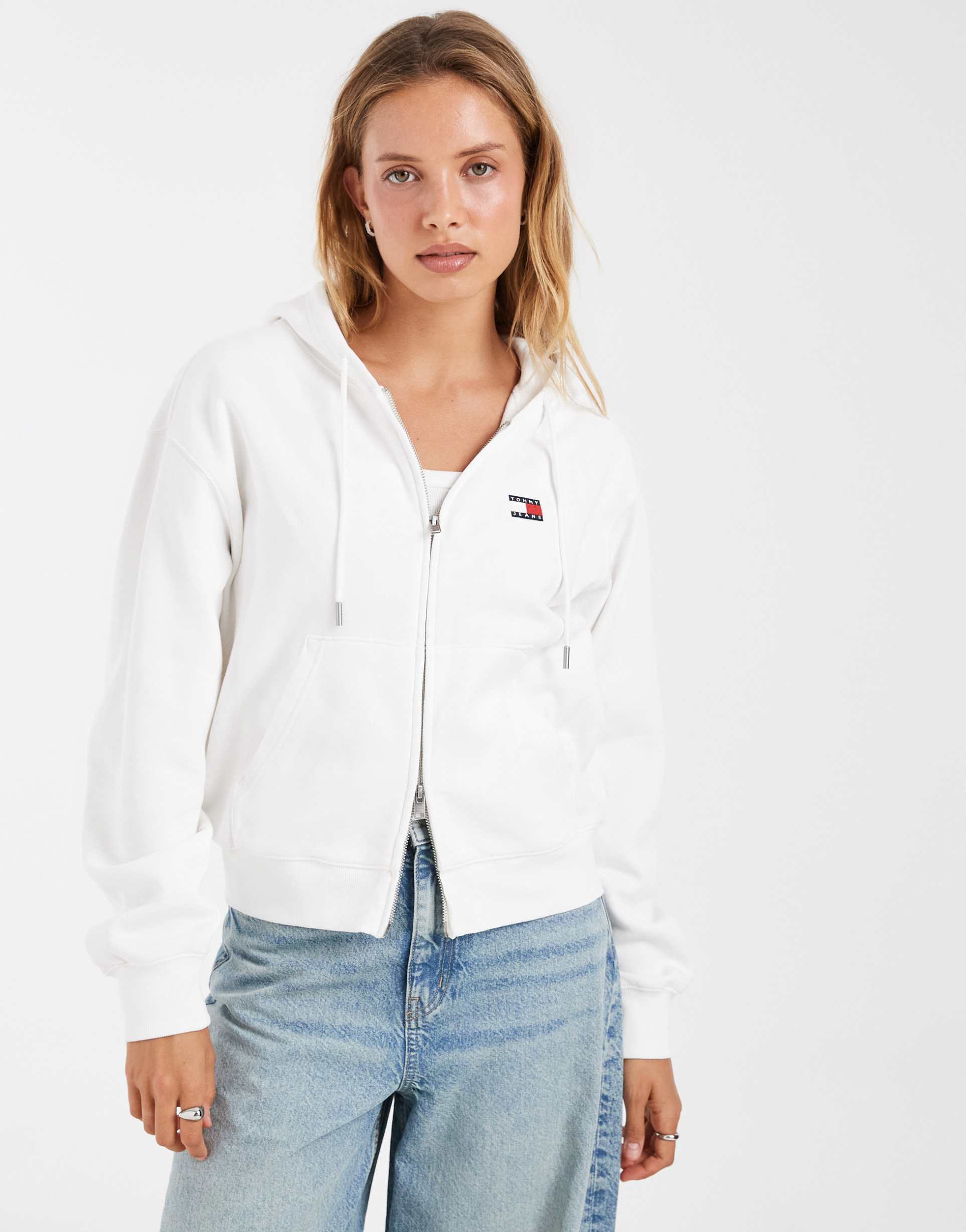 Tommy Jeans 배지 로고 집업 후드
