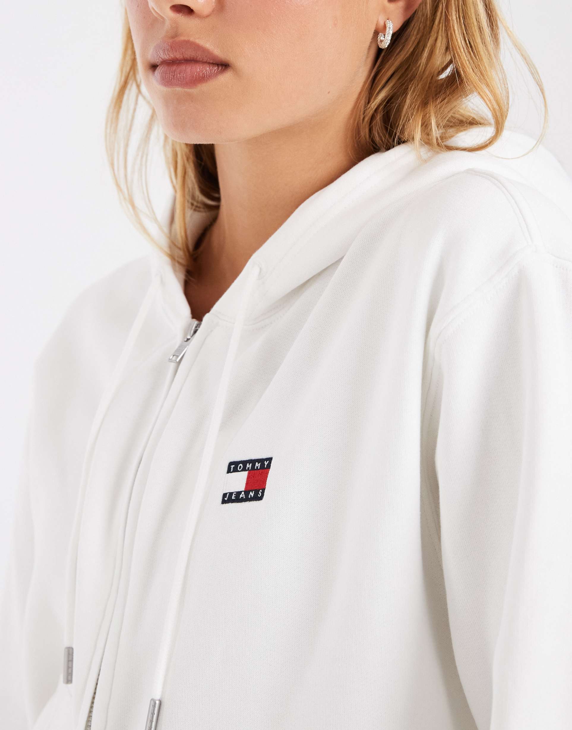 Tommy Jeans 배지 로고 집업 후드