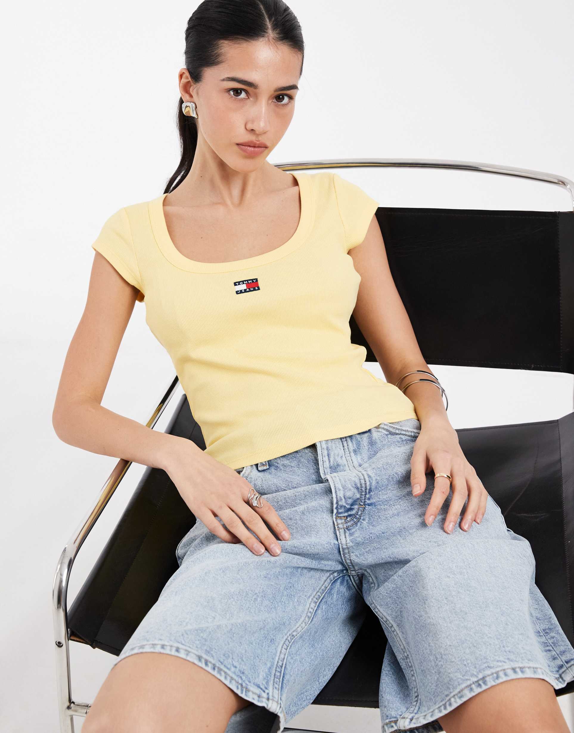 tommy jeans badge slim fit rib t-shirt in yellow