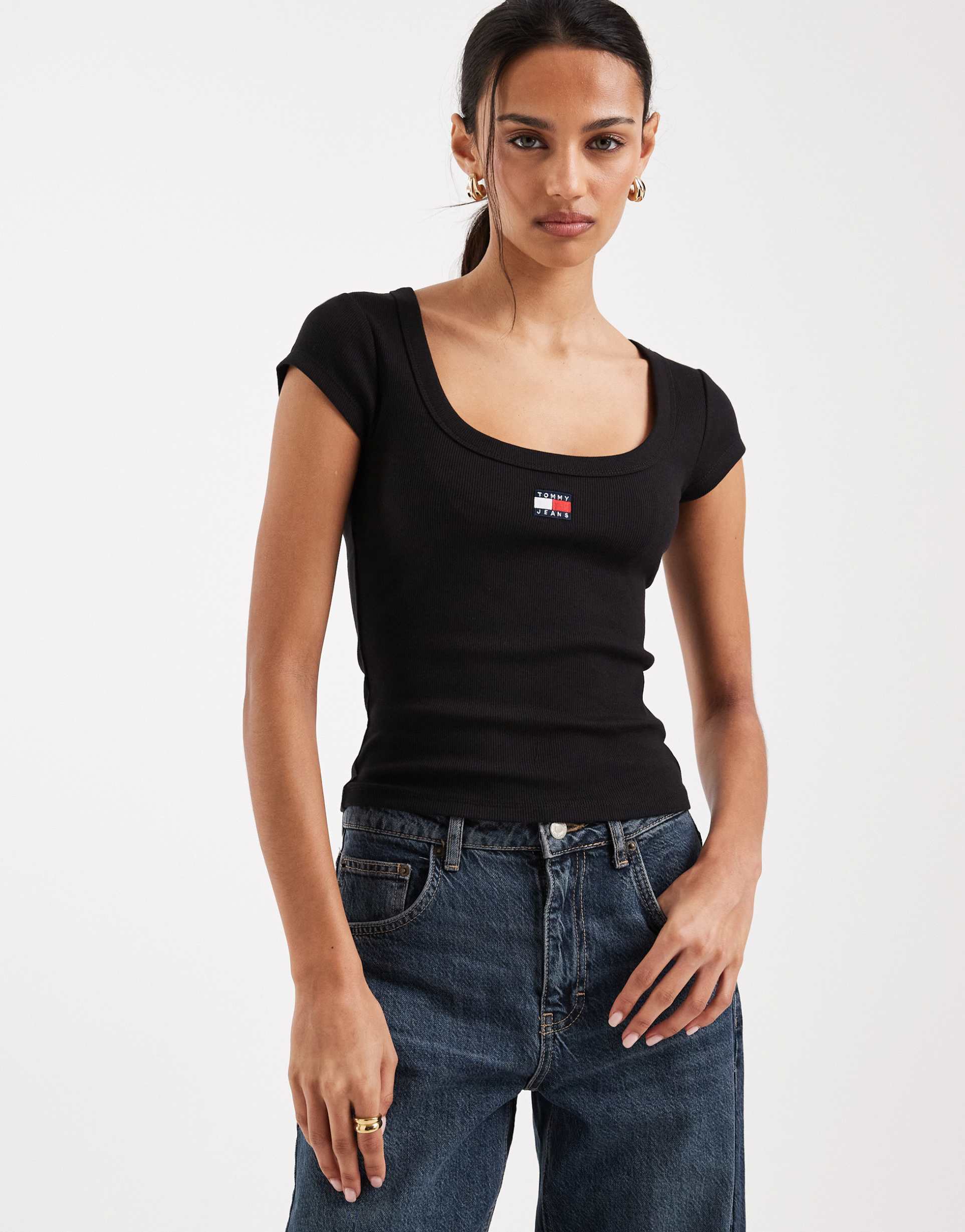 tommy jeans badge slim fit ribbed t-shirt in black