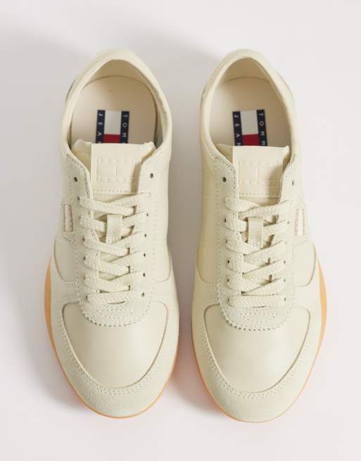 Tommy Jeans ballet  trainers in cream, 2 of 5