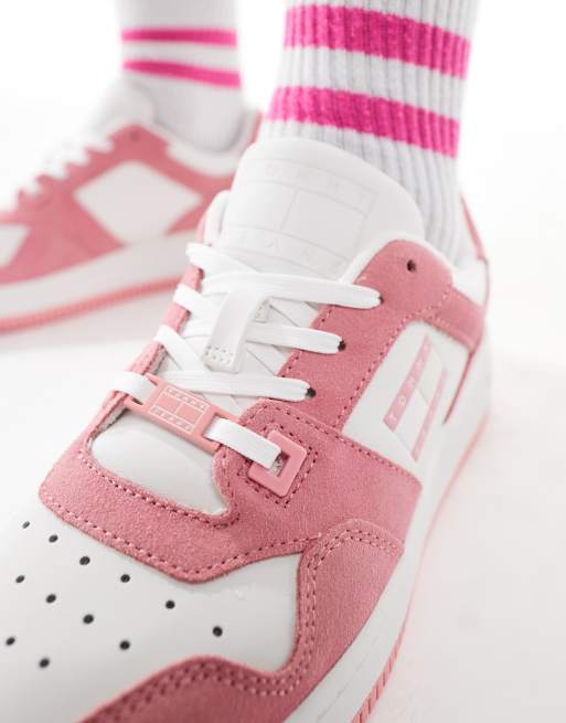 Tommy Jeans – Basket – Retro-Sneaker aus Wildleder in verwaschenem Rosa, 4 von 5