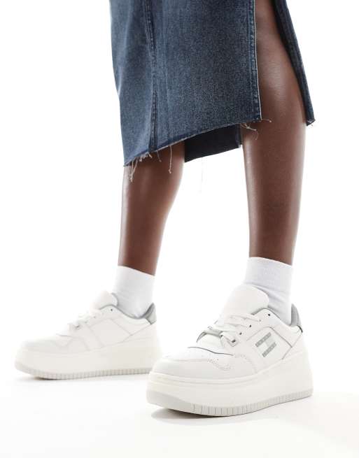 Tommy Jeans - Baskets rétro style basketball à semelle plateforme - Blanc et argenté, 5 de 5