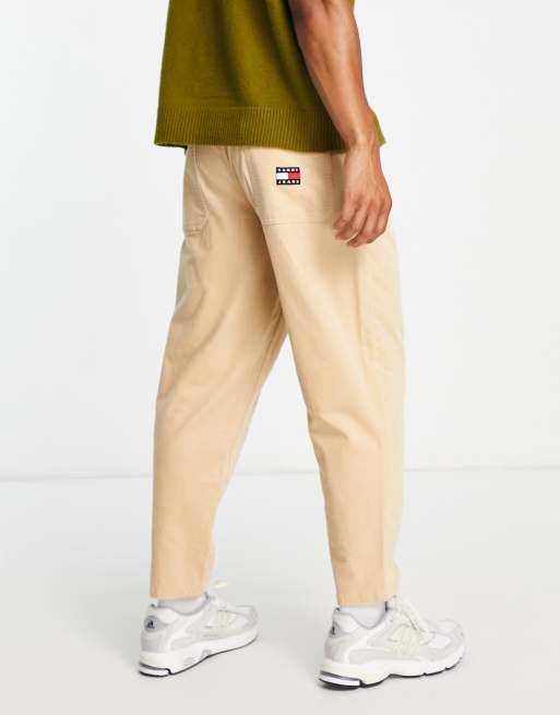 Tommy Jeans – Bax – Schmal zulaufende Cord-Chinohose aus beigem Baumwollmix mit Bundfalten