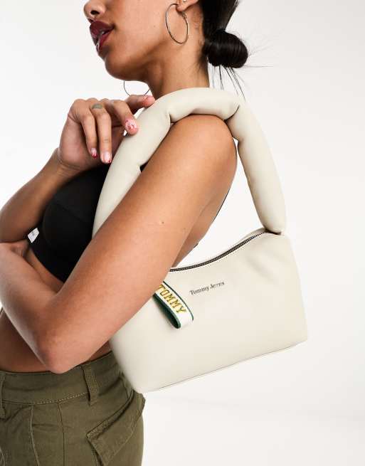 Tommy Jeans – Beige axelväska med vadderad rem