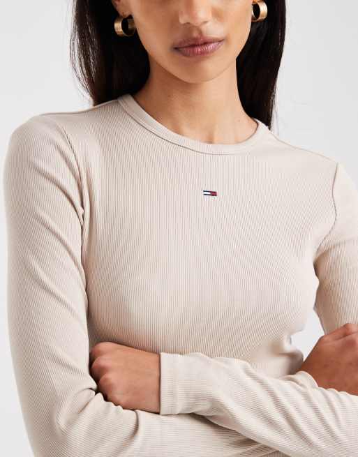 Tommy Jeans – Beige t-shirt med långa ärmar och märke, 2 av 4