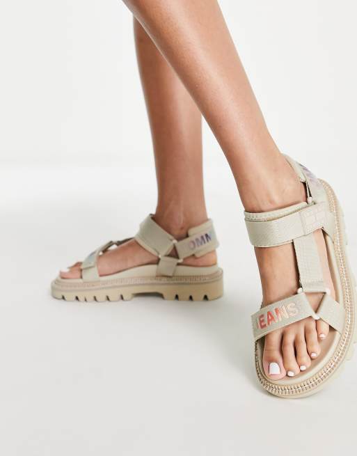 Tommy Jeans – Beigefärgade grova sandaler