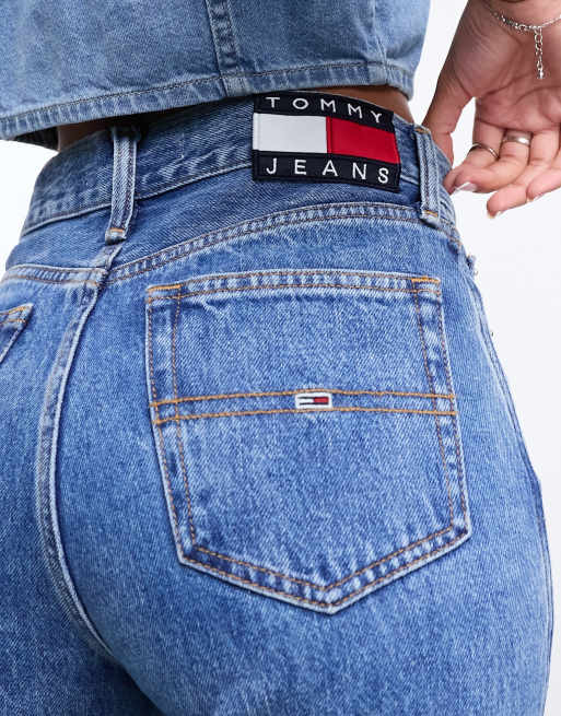 Tommy Jeans – Betsy – Jeans in mittelblauer Waschung mit geradem Bein und mittelhohem Bund, 2 von 5