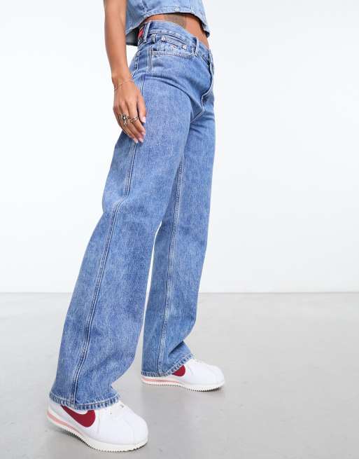 Tommy Jeans – Betsy – Jeans in mittelblauer Waschung mit geradem Bein und mittelhohem Bund, 4 von 5