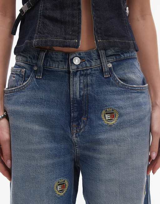 Tommy Jeans - Betsy - Jeans met rechte pijpen, halfhoge taille en embleemlogo in mid-wash blauw, 5 van 5