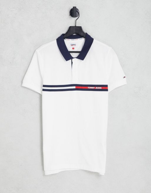 Tommy Jeans – Biała bawełniana koszulka polo z piki o regularnym kroju z logo z flagą na piersi – WHITE