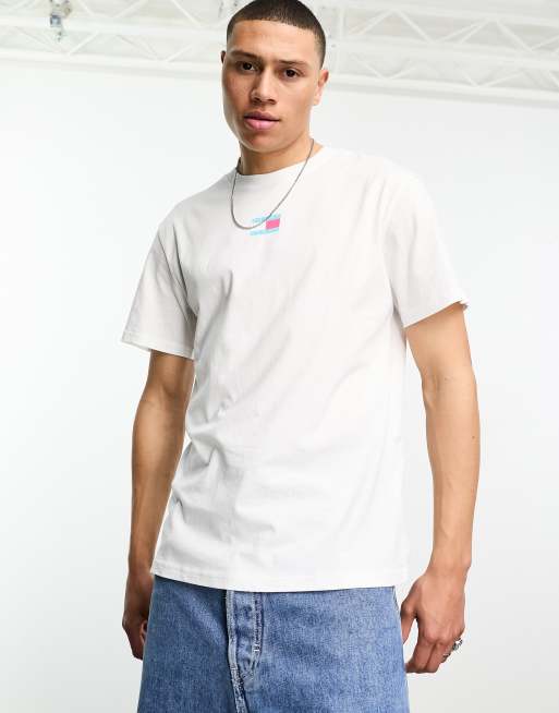Tommy Jeans – Biały klasyczny T-shirt z logo z flagą po środku