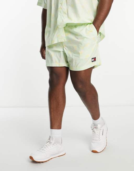 Tommy Jeans – Big & Tall – Flerfärgade, kamouflagemönstrade shorts med flagglogga, del av set