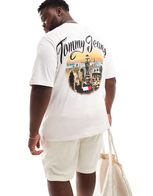 Tommy Jeans – Big & Tall – Lässig geschnittenes T-Shirt in gebrochenem Weiß mit Vintage-City-Logo