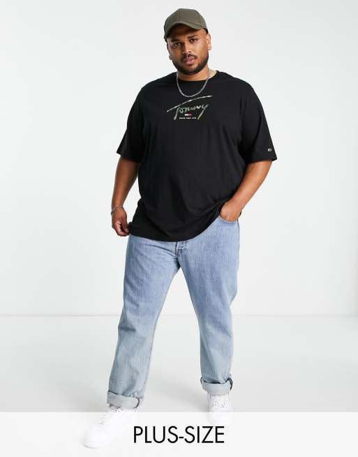 Tommy Jeans Big & Tall - T-shirt nera con logo a bandiera e scritta mimetica