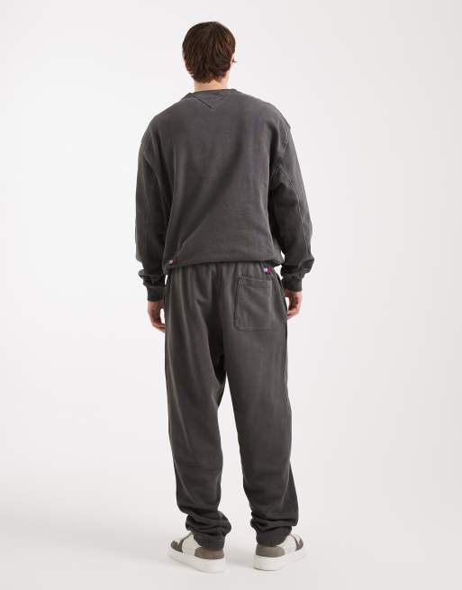 Tommy Jeans – Bleksvarta, avslappnade mjukisbyxor med logga, 3 av 5