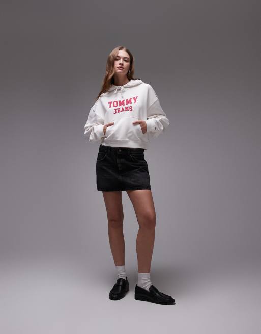 Tommy Jeans – Bluza z kapturem o pudełkowym kroju w kolorze złamanej bieli z czerwonym logo w uczelnianym stylu