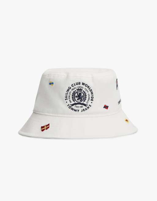 Tommy Jeans bob brodé drapeaux multicolores blanc