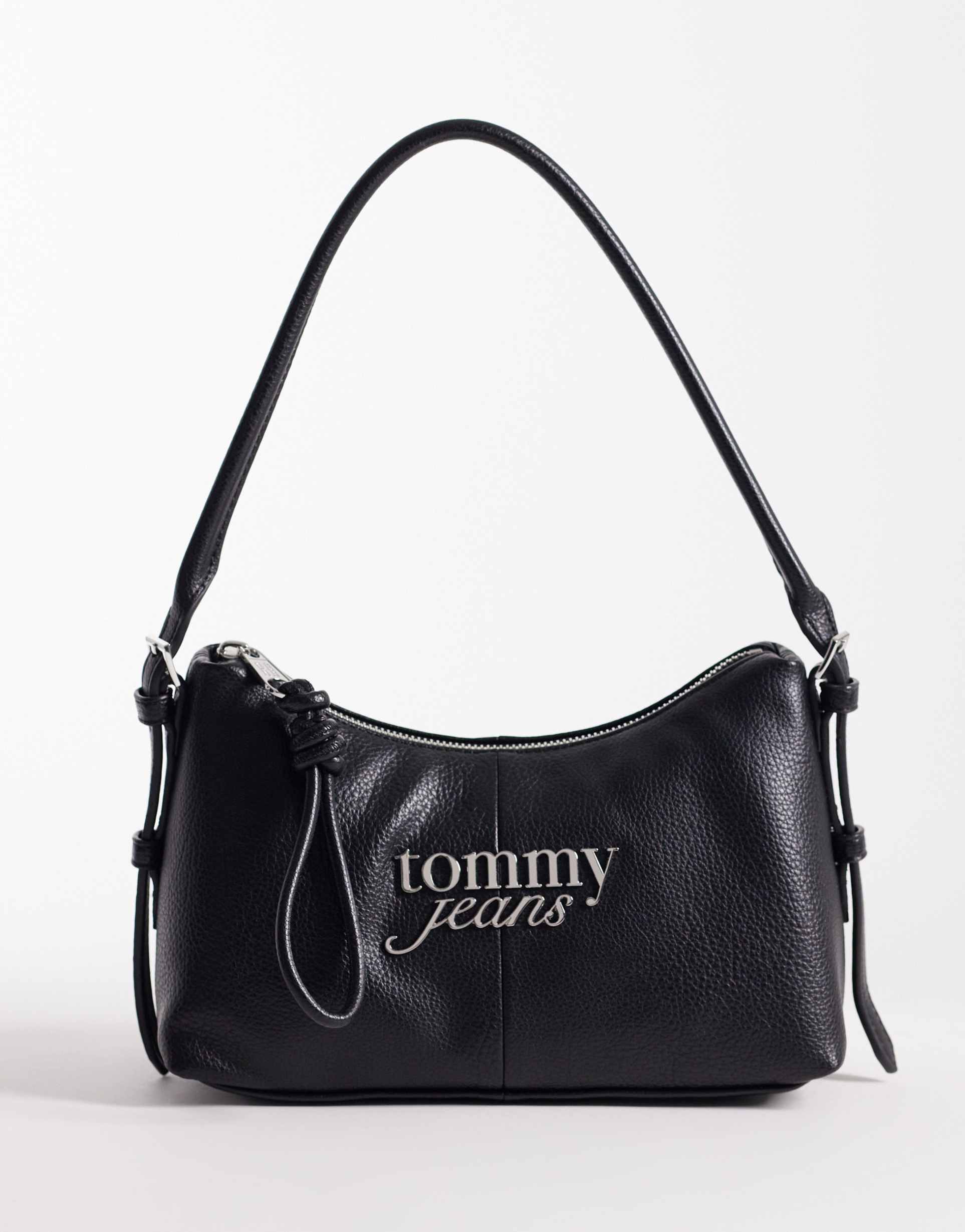 tommy jeans bold logo shoulder bag in black