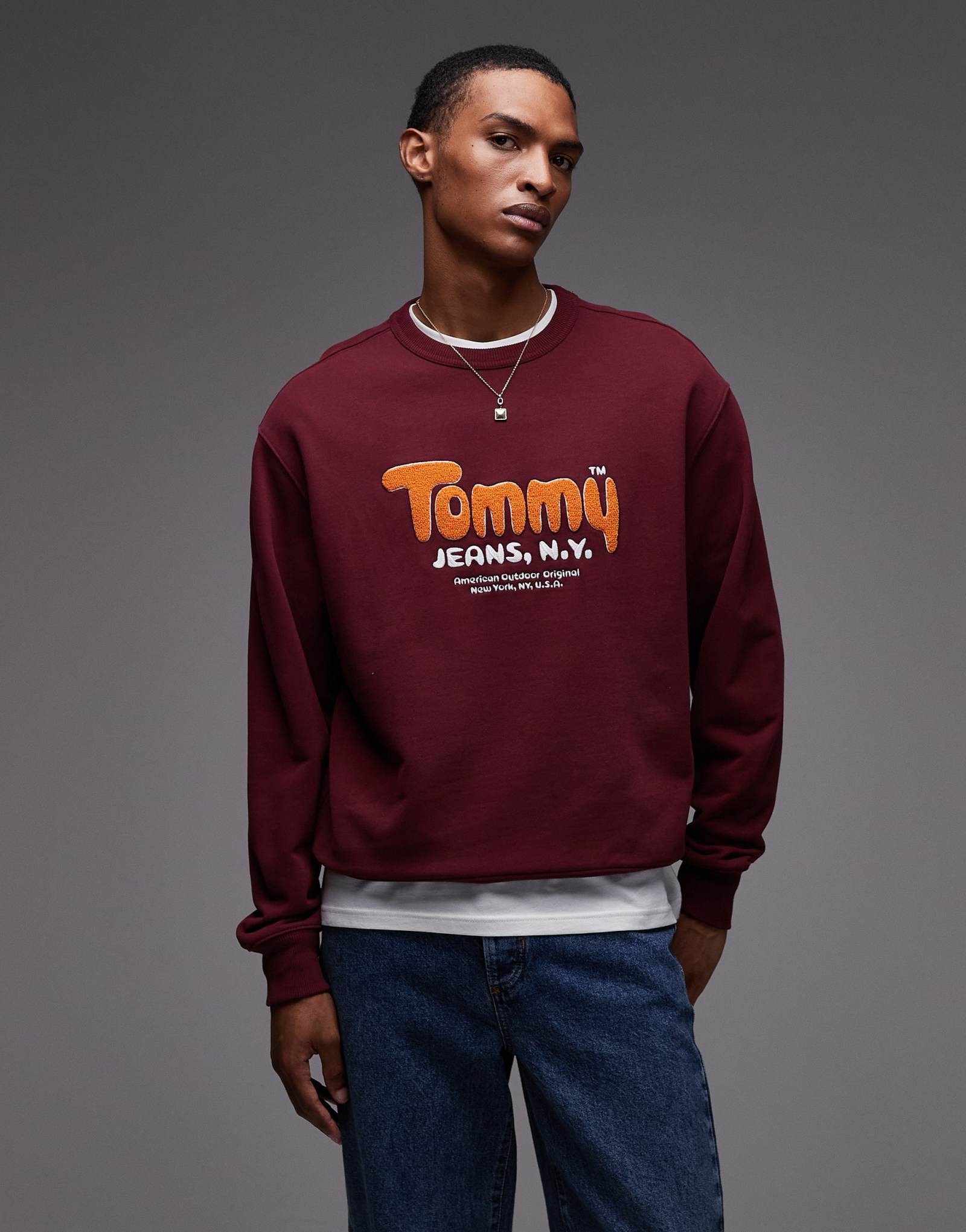 Толстовка Tommy Jeans с логотипом букле бордового и оранжевого цветов