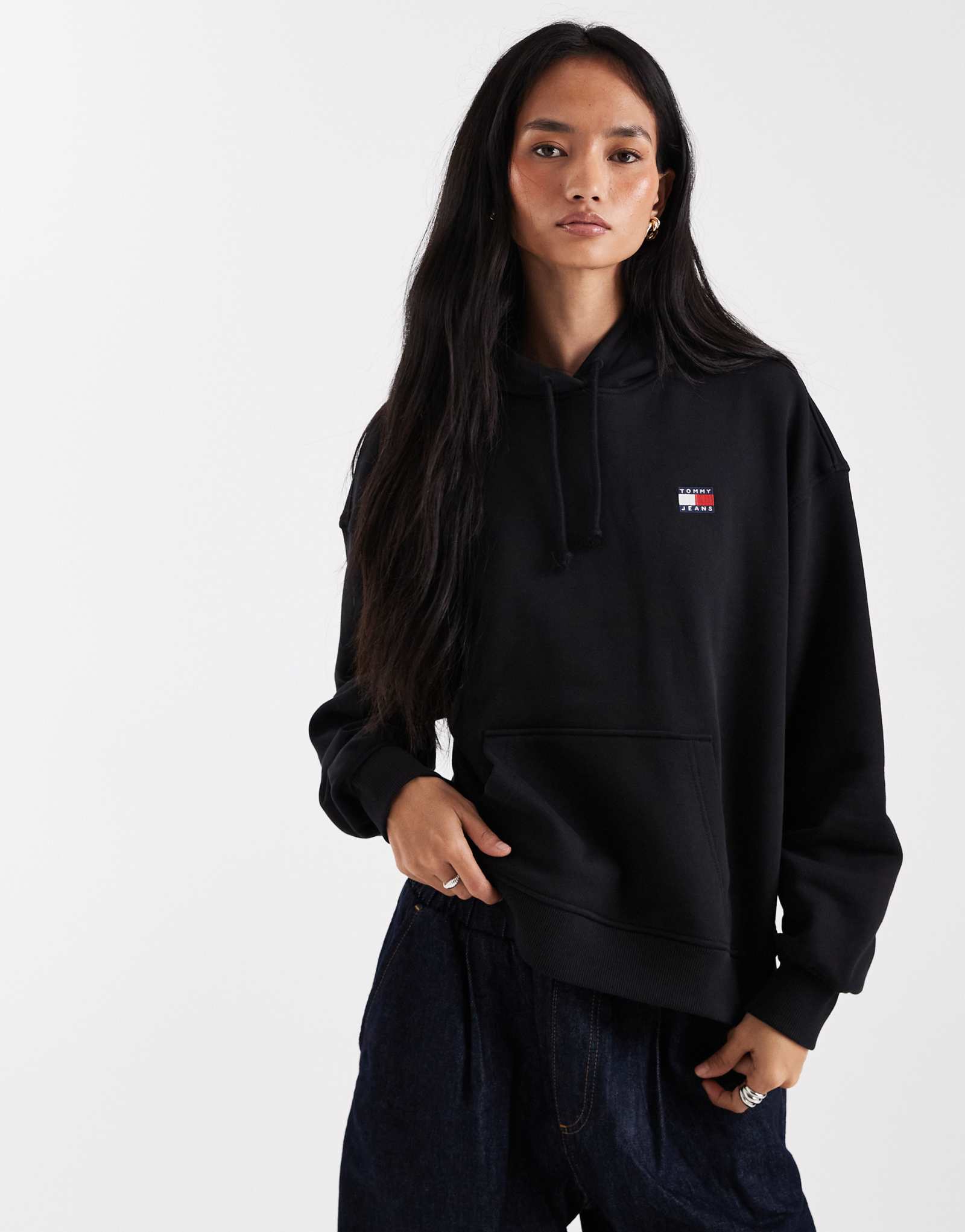 Толстовка с квадратным значком Tommy Jeans черного цвета