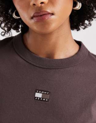 Tommy Jeans Long Sleeve Badge T-shirt In Brown