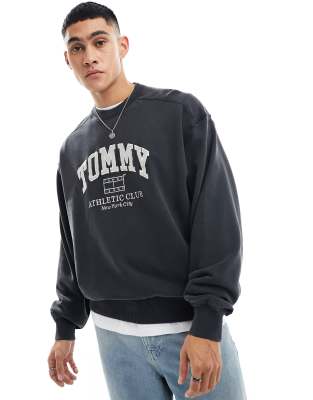 Tommy Jeans Boxy Crew Neck Sweatshirt In Black