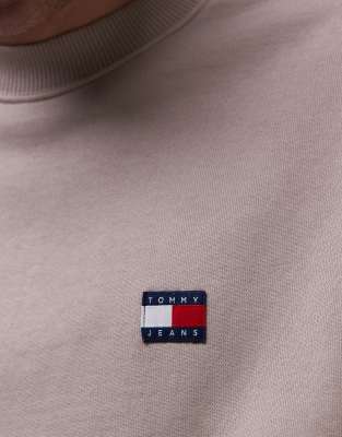 Tommy Jeans Boxy Relaxed Sweatshirt In Neutral