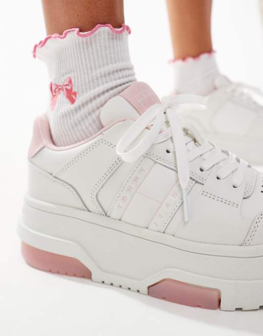 Tommy Jeans Brooklyn flatform trainers in white and pink, 2 of 5