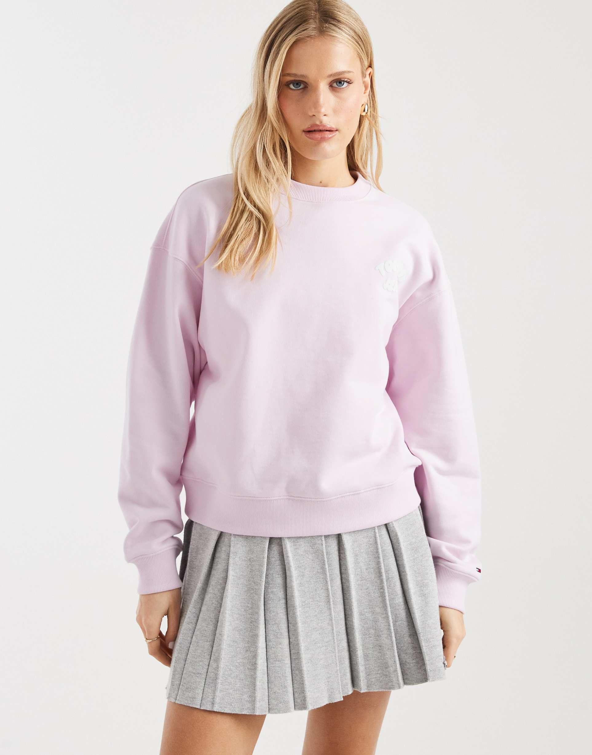 tommy jeans bubble logo boxy fit crewneck sweatshirt in pink