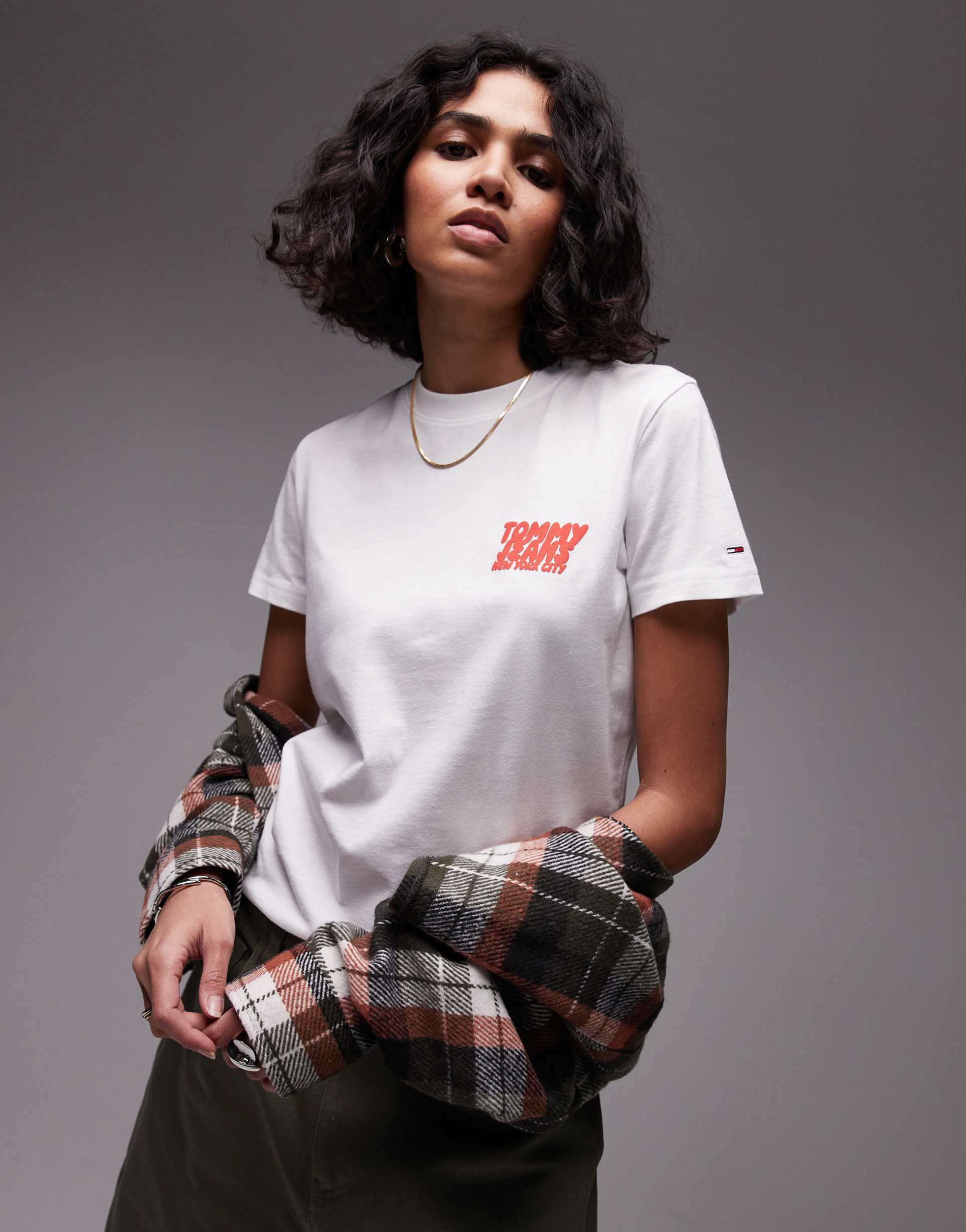 tommy jeans bubble logo t-shirt in white