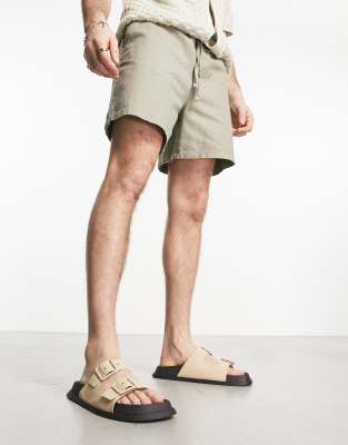 buckle sandals in beige-Neutral