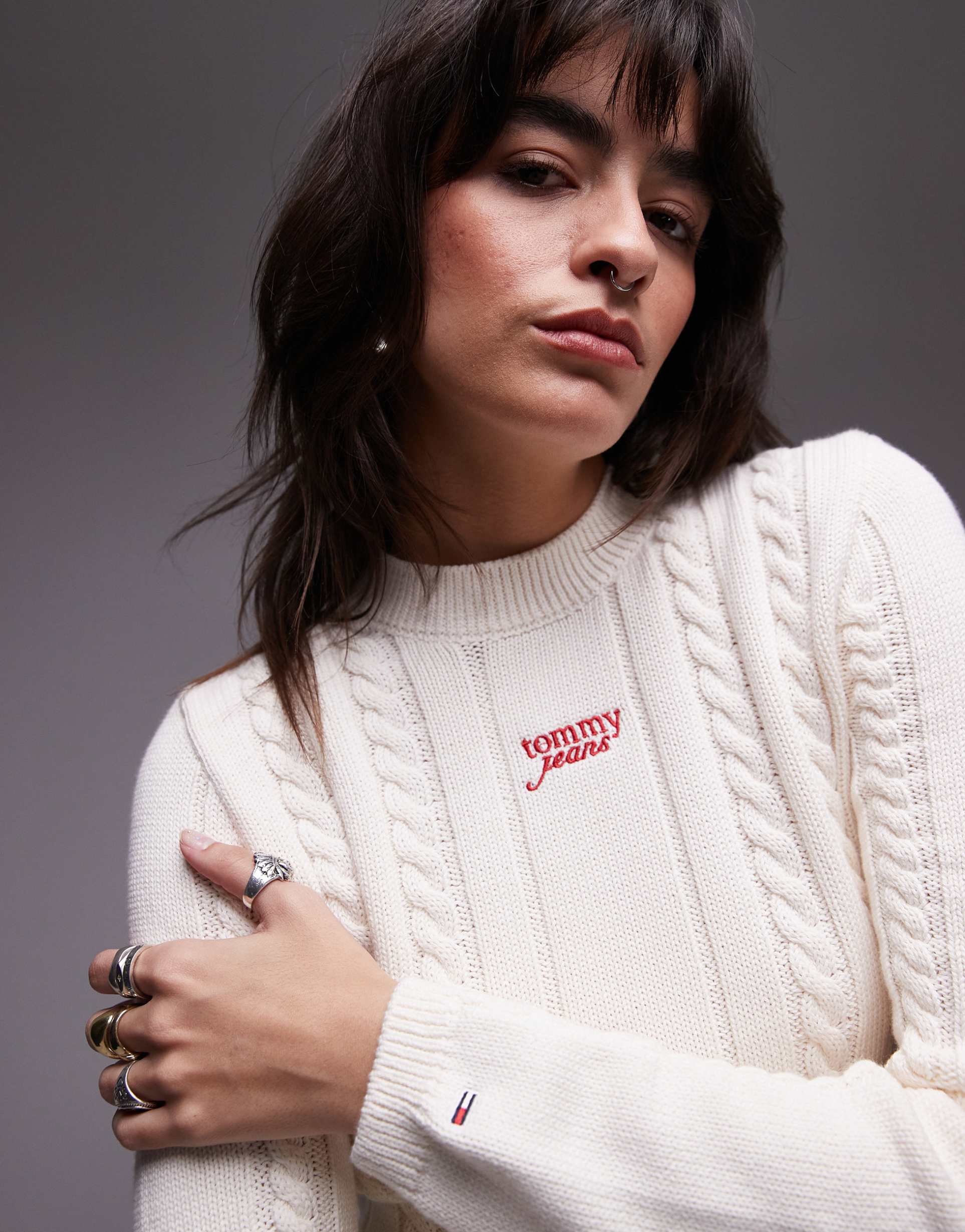 tommy jeans cable knit sweater in white and red