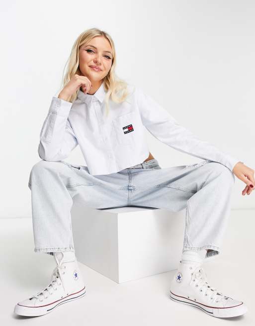 Tommy Jeans - Camicia taglio super corto bianca con logo della bandiera