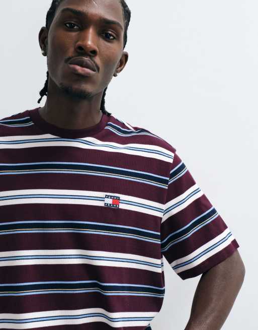 Tommy Jeans - camiseta con logo de parche a rayas burdeos, 4 de 5