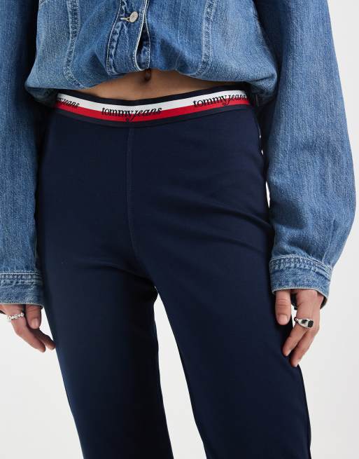 Tommy Jeans - Capri legging met logo op de tailleband in marineblauw, 3 van 5