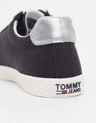 tommy lace up casual sneaker