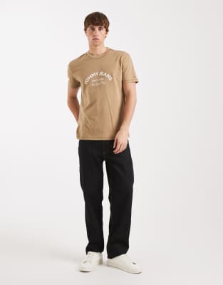 Tommy Jeans Center Arch Logo T-shirt In Neutral