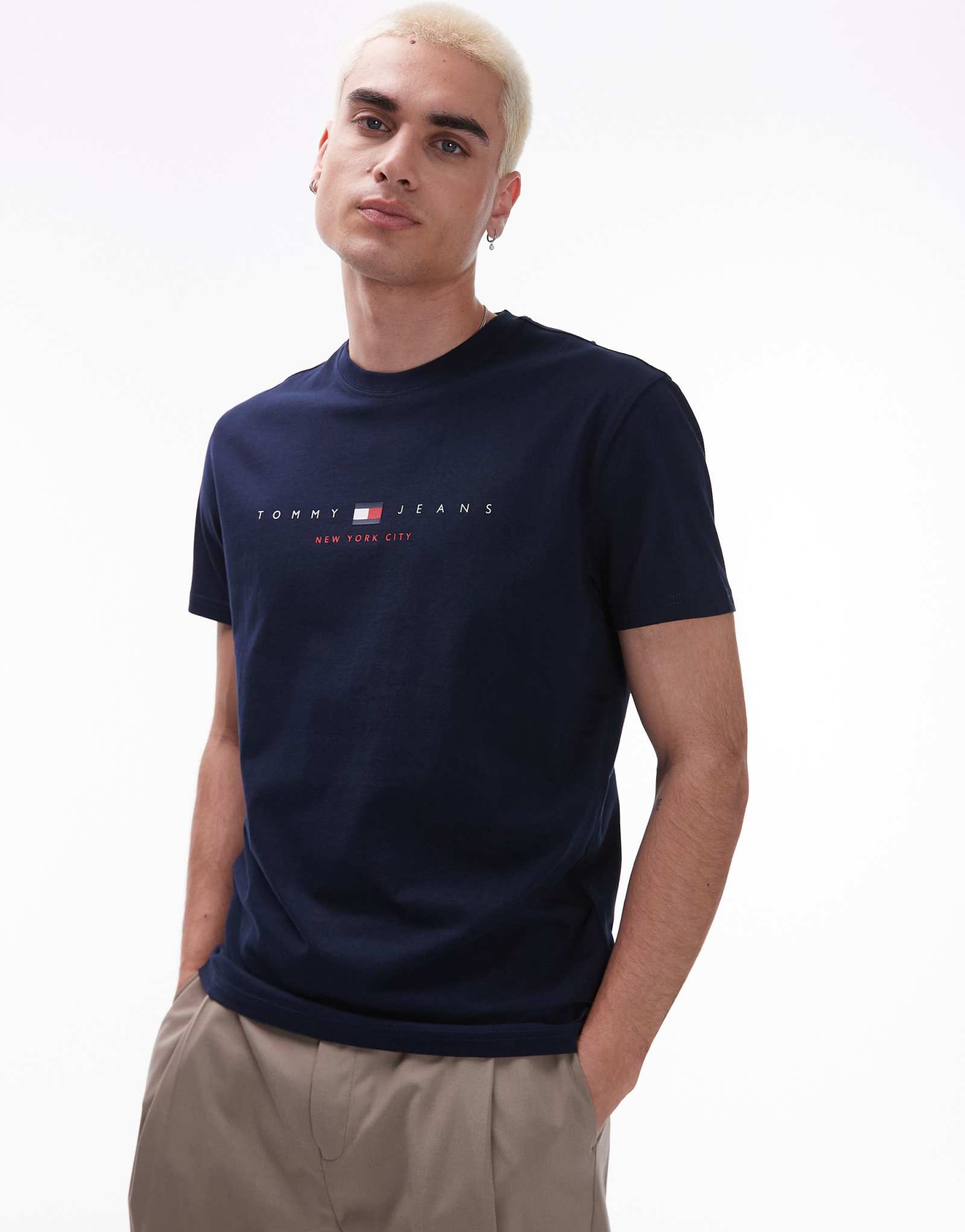 Футболка Tommy Jeans center linear темно-синего цвета