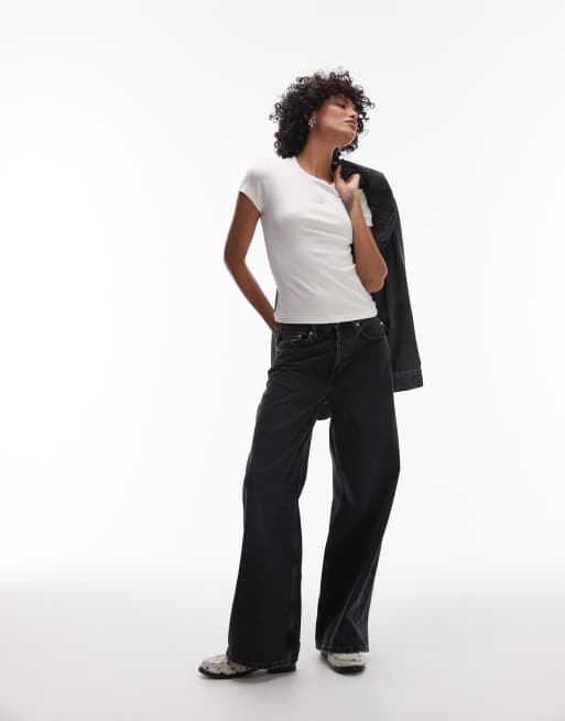 Tommy Jeans central badge slim rib t-shirt in white, 2 of 4