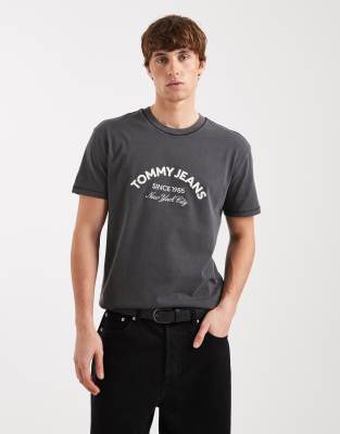 Tommy Jeans centre arch logo t-shirt in black