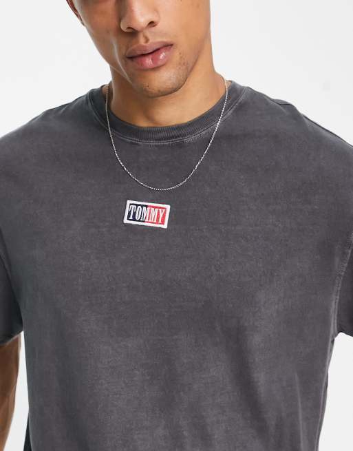 Tommy jeans centre logo t clearance shirt