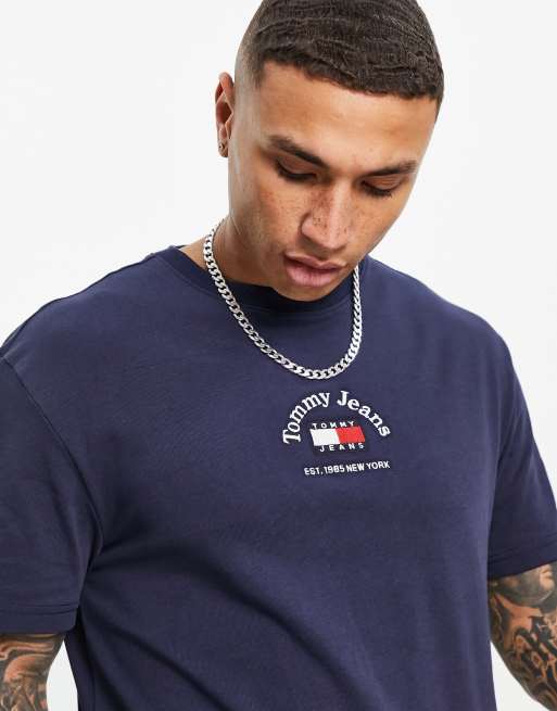 Tommy jeans centre hot sale logo t shirt