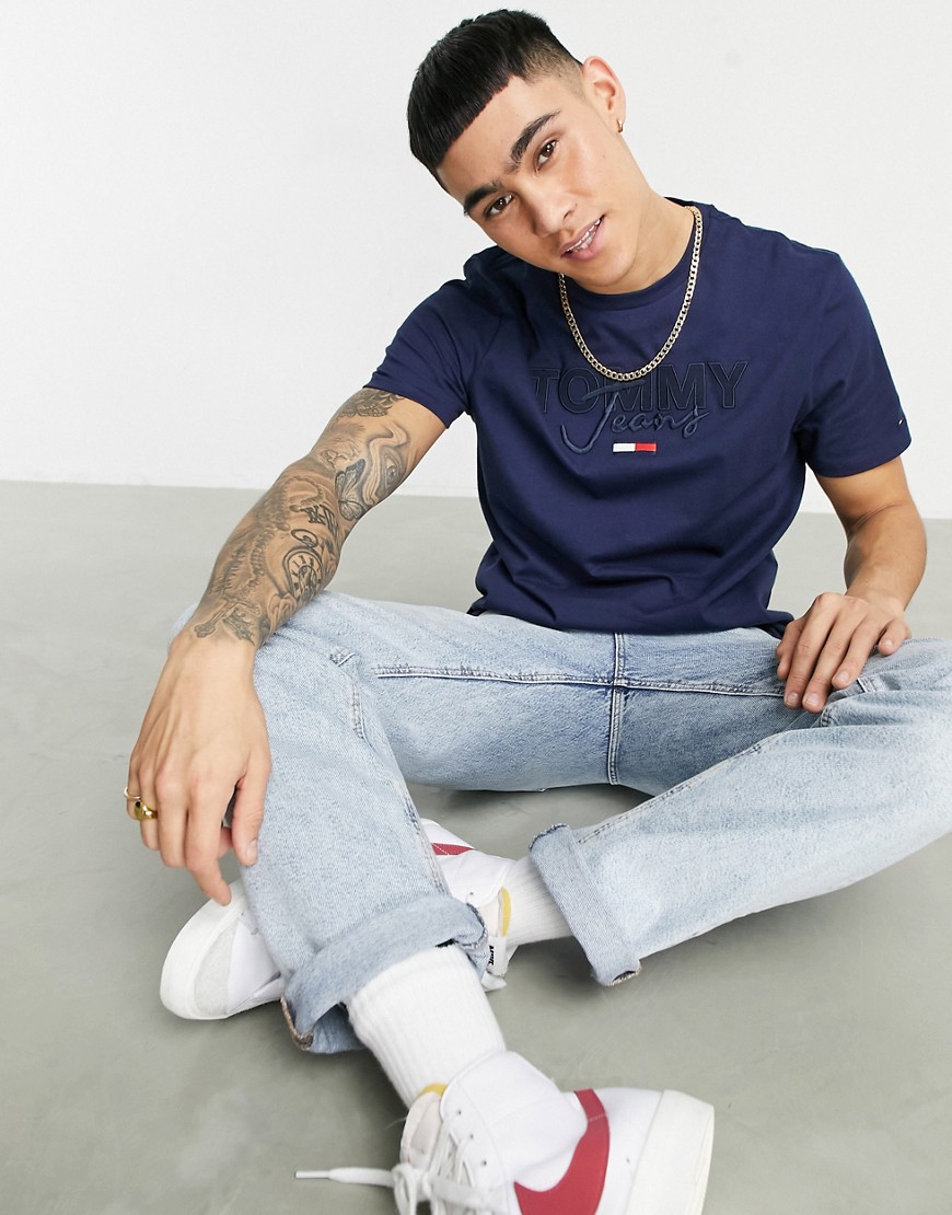 Tommy Jeans chest signature logo t-shirt in navy
