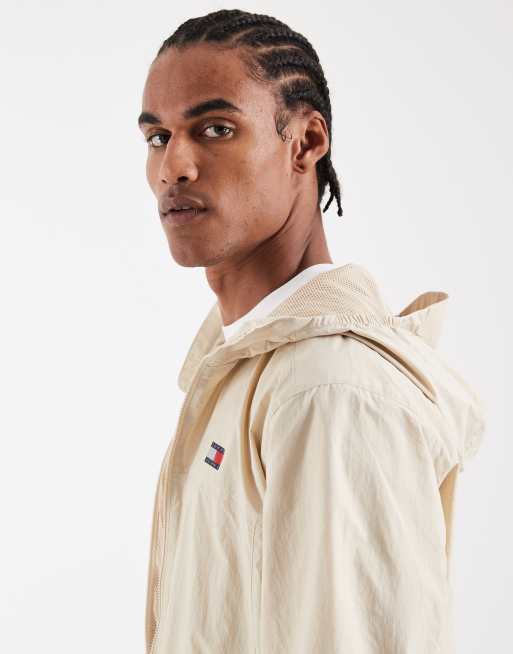 Tommy Jeans – Chicago – Verstaubare Jacke in Beige, 4 von 5