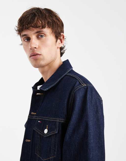 Tommy Jeans – Ciemnoniebieska kurtka jeansowa typu trucker, 6 z 6